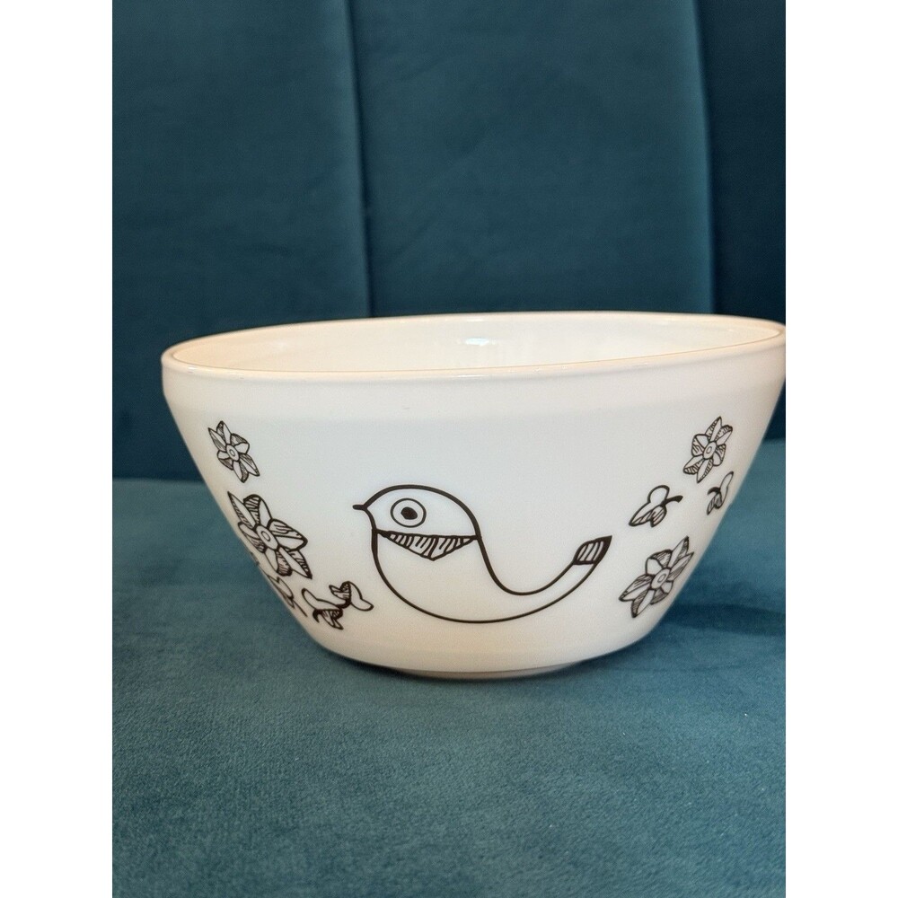 Pyrex Vintage Charm 6 Cup 1.4L Bowl Birds Flowers White Brown Retro